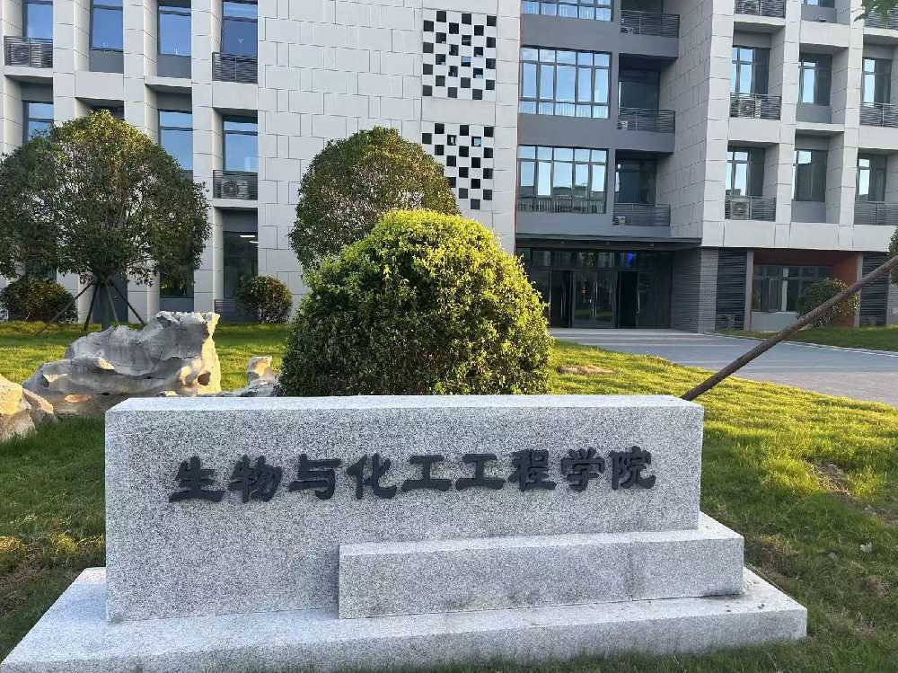 王益区扬州职业大学体育场高杆灯项目
